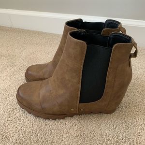 Brown size 9 wedge boots- BRAND NEW